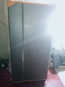 Di jual kulkas 1 pintu merk Toshiba Glaccio normal dingin beku