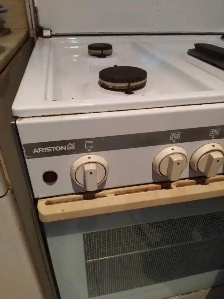 Kompor Gas Standing 5 Tungku plus Oven merk Ariston