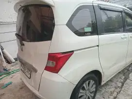 Jual Honda freed 2013 kondisi mesin bgs body ya ada baret2 dikit