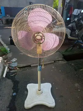 Kipas angin cosmos 16 inci