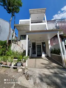 RUMAH MODERN SIAP HUNI DAGO BANDUNG Dengan Kolam Renang Pribadi