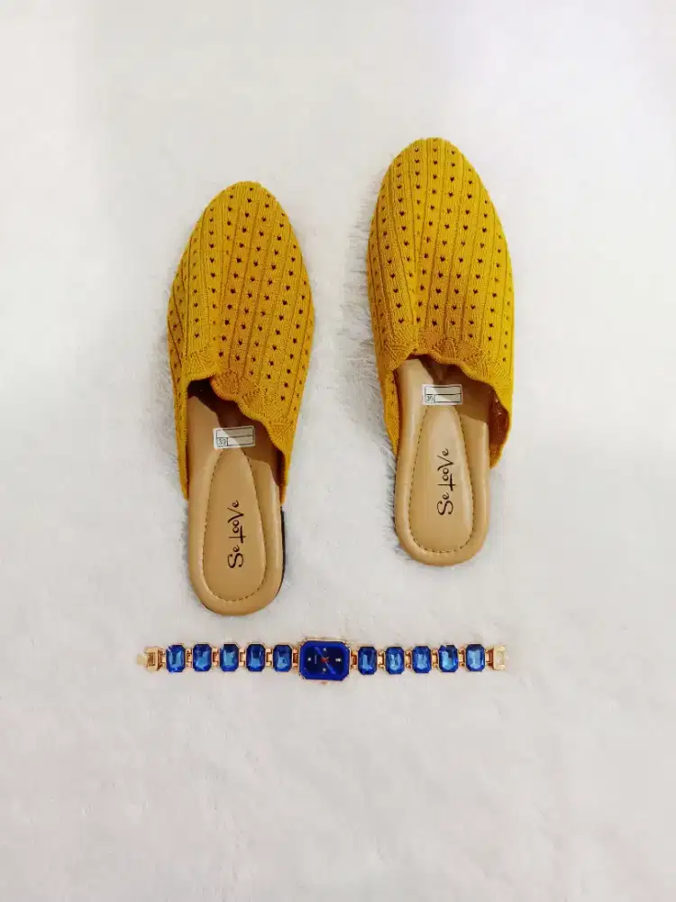 jam + sandal 38,39 bisa harga 160  pas lokasi Bogor cilebut
