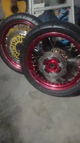 Bismillah Jual peleg dan ban bekas crf 150L