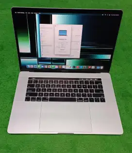 Apple MacBook Pro 2017 15inch i7 16/512 Silver Touchbar Dual VGA Murah