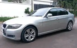 BMW 320i E90 AT 2011 Silver Istimewa Sekali Original Cat Siap Pakai