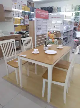 Selma Yuma Set Meja Makan