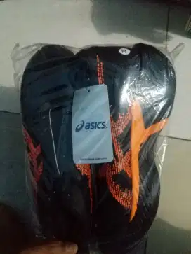 Sepatu ket ASICS