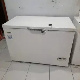 Freezer Box 330 Liter merek SANSIO . Second . Normal . Bergaransi