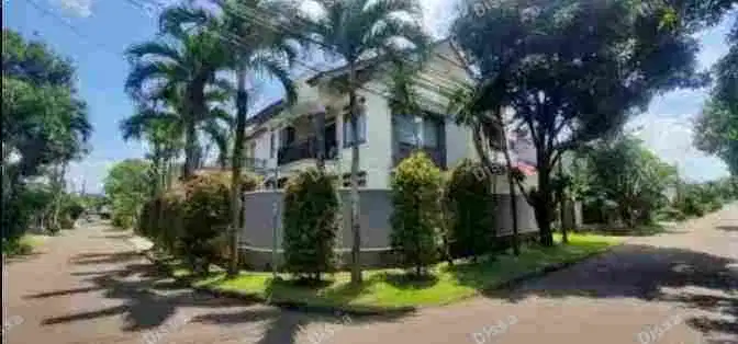 RUMAH ASRI TERAWAT + KOLAM RENANG  SIAP HUNI DI BINTARO JAKARTA SELATAN