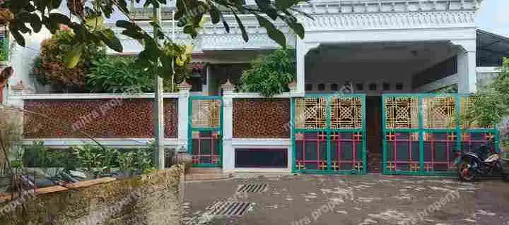 RUMAH TERAWAT SIAP HUNI DALAM KOMPLEK ASRI DI ULUJAMI PESANGGRAHAN