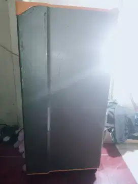 dijual kulkas 1 pintu merk toshiba glacio normal siap pakai