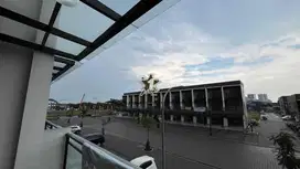 Ruko 3 Lantai Ada Balkon Hadap Jalan di Boulevard Gading Serpong