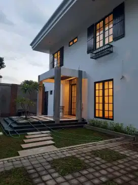 RUMAH MEWAH TLAGA BODAS RAYA GAJAHMUNGKUR DEKAT AKPOL JATINGALEH