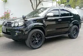 Toyota Fortuner 2.5 G AT Diesel 2009 Hitam Istimewa Sekali Siap Pakai