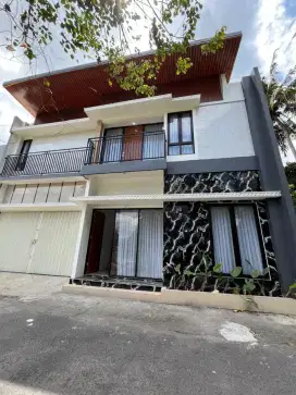 Rumah Mewah 2 Lantai Kontemporer MURAH Di Jalan Kaliurang km 13 Sleman
