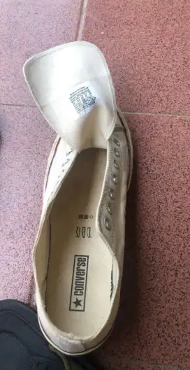 Sepatu Converse original tapi dus Ama surat nya lupa nari