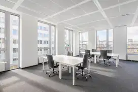 Pindah ke ruang kantor terbuka siap pakai untuk 15 orang di Regus Menara Asia Afrika