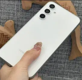 Samsung A55 5G TT Diatasnya