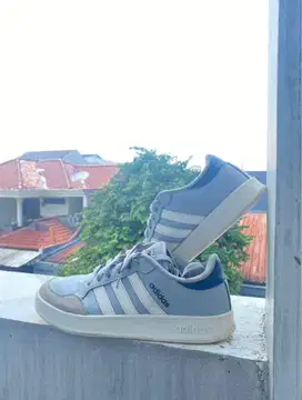 Adidas Tennis grey