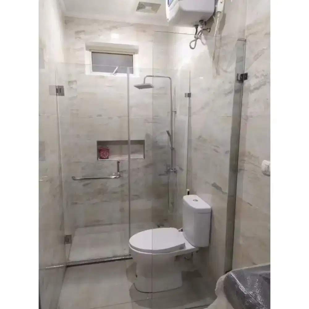 Partisi kaca sekat kamar mandi