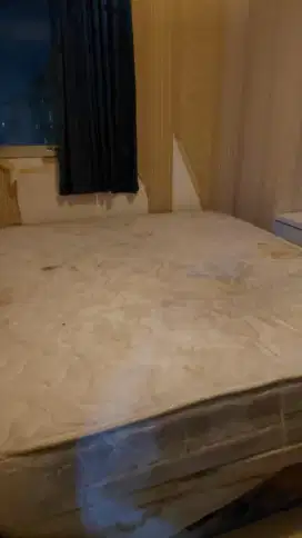 Kasur Spring bed dua tingkat , 2 badan ,ukuran queen bed bekas