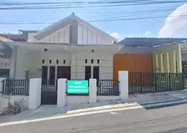 RUMAH CANTIK DI JL SRI REJEKI SEMARANG BARAT