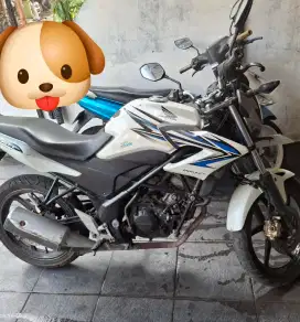 Di jual cepat motor CB150R tahun 2013