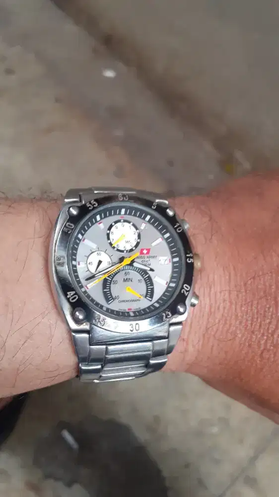 Jual jam stenlesnya anti karat asli udah lama masih kinclong  bagus