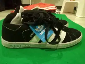 Sepatu adinda campus