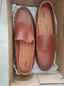 Sepatu kulit clarks
