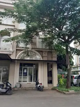 Di jual ruko 3 lantai strategis di grand galaxy city