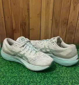 Sepatu running asics jel kayano 28