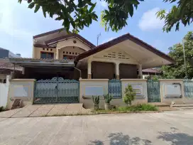 Di jual rumah luas dalam komplek di jatiwaringin bekasi