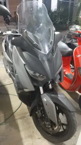 Yamaha Xmax 2018 ( gentlement grey )