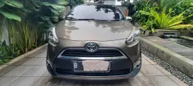 Toyota Sienta 1.5 V AT 2016