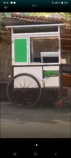grobak bakso atau gorengan