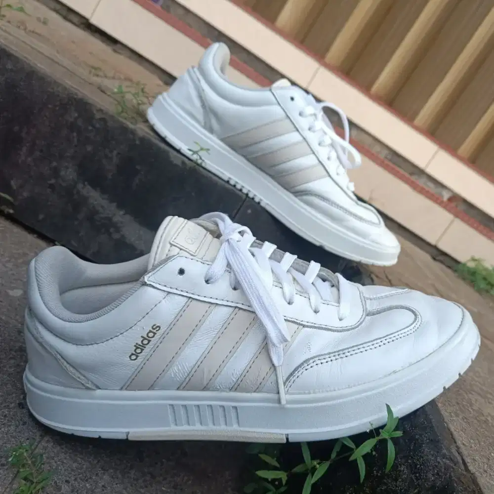 Sepatu adidas original 42