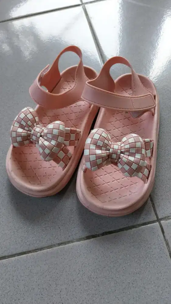 Sandal anak perempuan ukuran 30