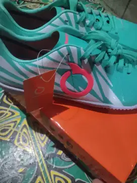 sepatu futsal ortuseight