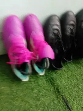 Sepatu bola SPECS