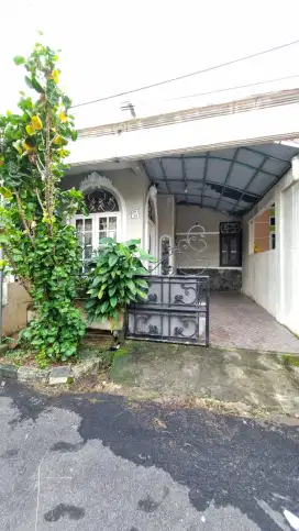 Rumah 2 Lantai Siap Huni, Lokasi Strategis