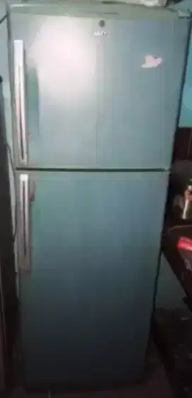 Kulkas 2 Pintu Merk Sanyo,