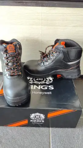 Sepatu safety king's size 43