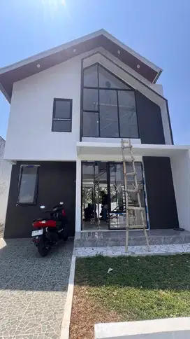 Manyaran rumah dua lantai mezanin