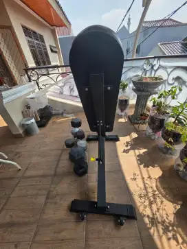 Bench Press Ourzone  + dumble 10kg, 7,5kg dan 5 kg
