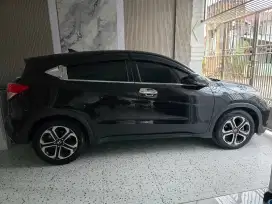 Dijual mobil HRV Tipe S Manual thn 2016 Akhir
