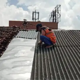 Tukang perbaikan atap bocor