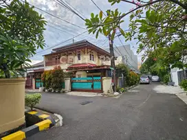 Rumah Besar 2 Lantai Di Hoek One Gate System Di Pulo Asem S8348
