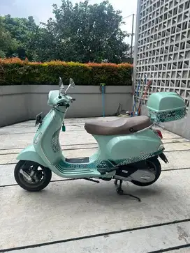 Vespa LX 125 IGET 2022 Batik Edition