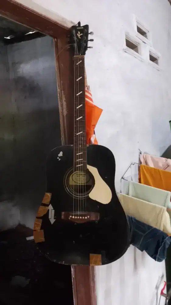 Gitar kopong merk yamaha
